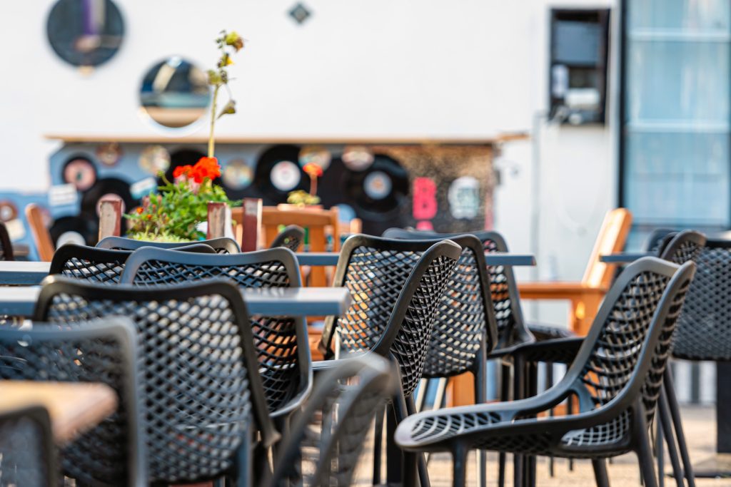 7 Restaurant Industry Trends and Predictions to Watch for in 2023