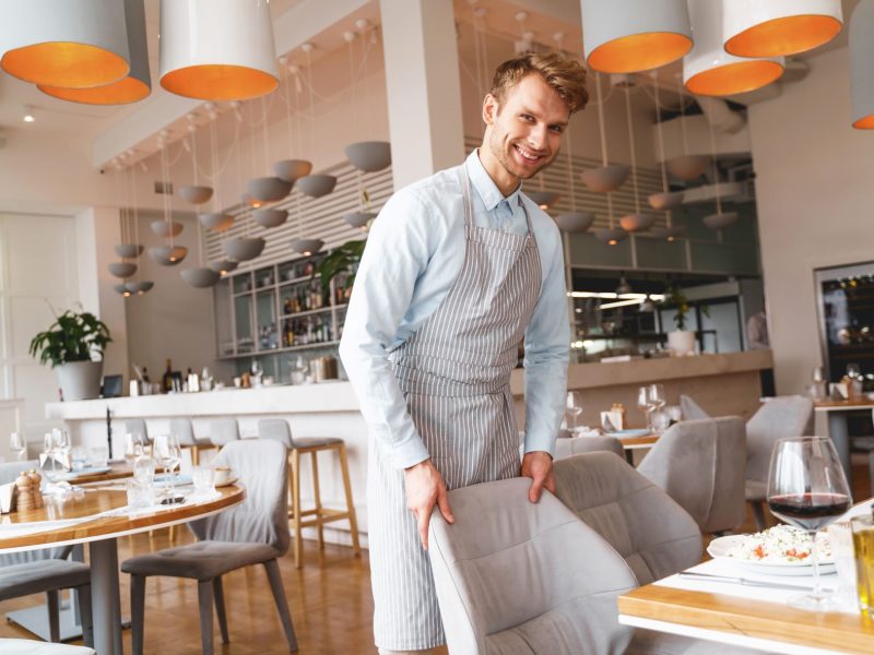 Mastering Restaurant Etiquette: A Guide for Restaurant Owners and Professionals